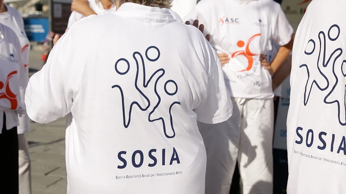Sosia branding on apparel, showcasing professional team during video production event, adhering to UNI 11716 standards.